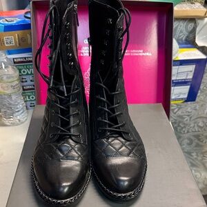 Vince Camuto like NEW with Box Elegant Black Quilted Women's Boots $179